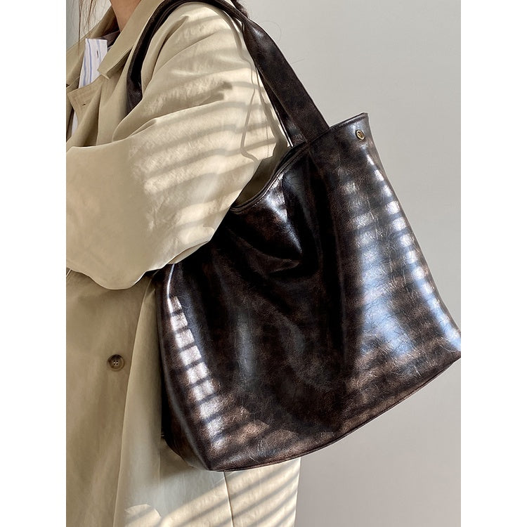 Ielgy Ladies Large Capacity Retro Commuter Shoulder Tote Bag