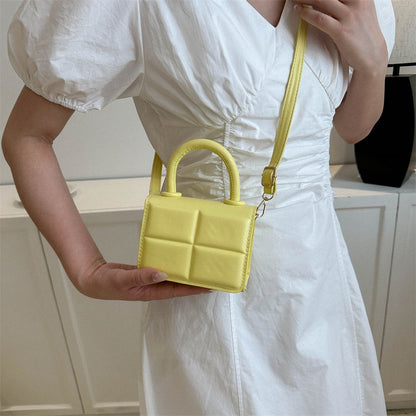 Ielgy Influencer Texture Bag Female Bag 2023 New Female Bag Summer Popular All-Match Messenger Bag Mini Portable Small Square Bag