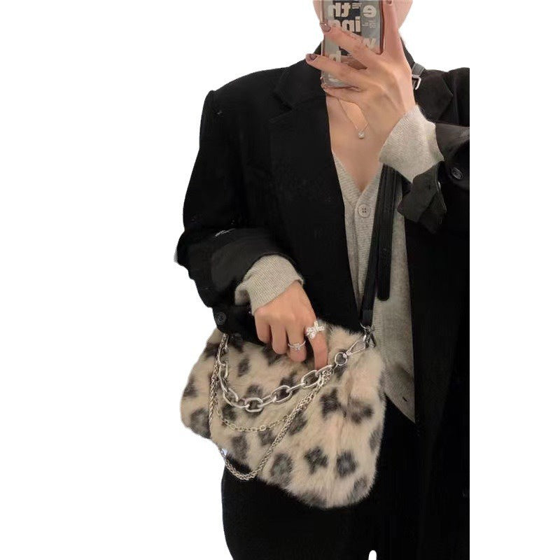 Ielgy Ladies Leopard Print Fur Bag Soft Plush Baguette Bag Fashionable All-Match Shoulder Messenger Bag