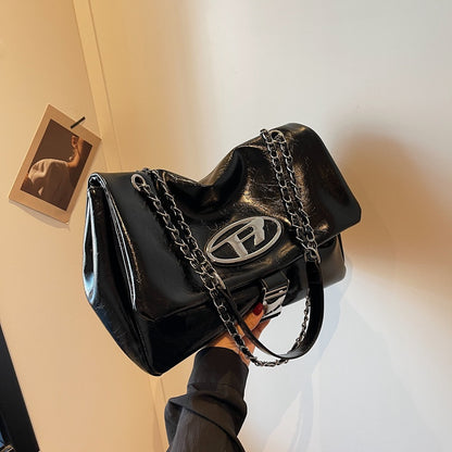 Ielgy Ladies Large-Capacity One-Shoulder Messenger Tote Bag Temperament Jingle Bag Chain St