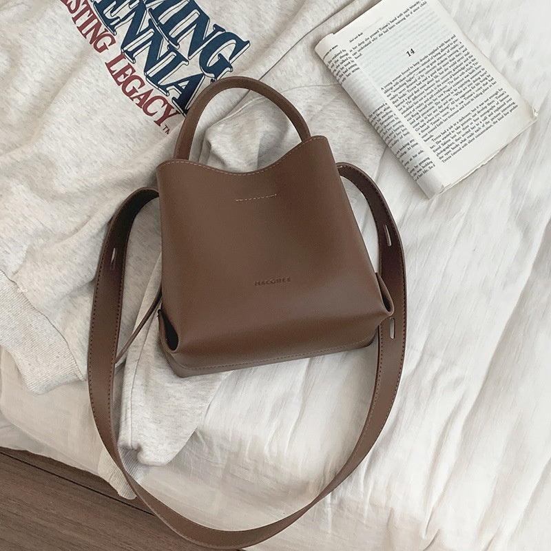 Ielgy Retro High-End Texture Underarm Large-Capacity Bucket Bag Wide Shoulder Strap One-Shou