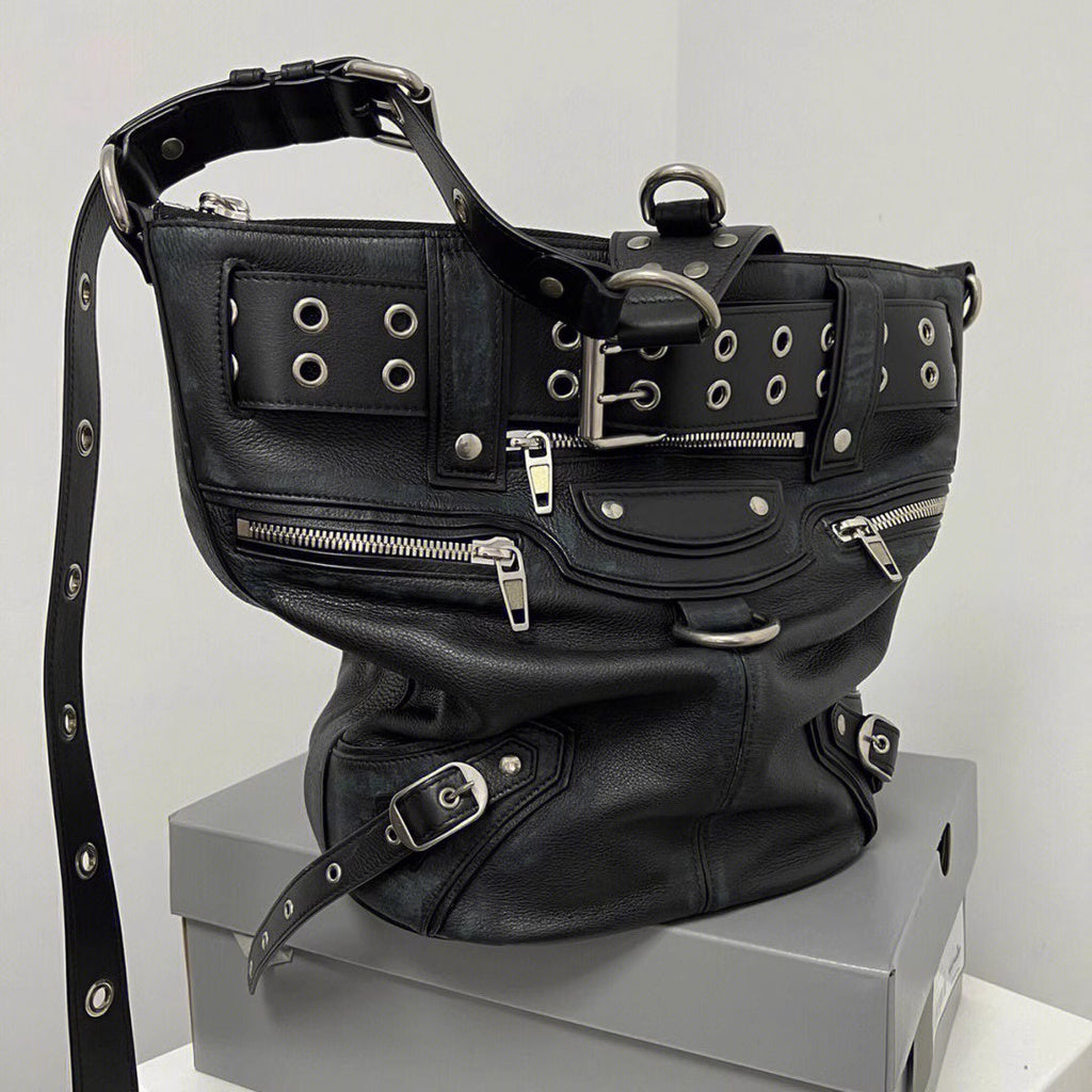 Ielgy Fashionable All-Match Dark Rivets Heavy Industry Motorcycle Bucket Shoulder Mes
