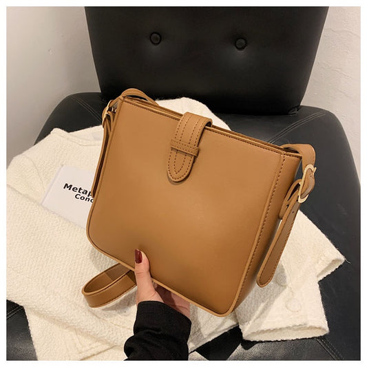 Ielgy All-Match Messenger Bag Fashion One-Shoulder Underarm Bag Retro Fashionable Niche Bucket Bag