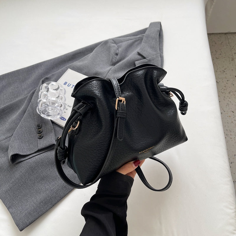 Ielgy Ladies Retro Fashion Pleated Cloud Bag Niche Texture Cross-body Bucket Bag