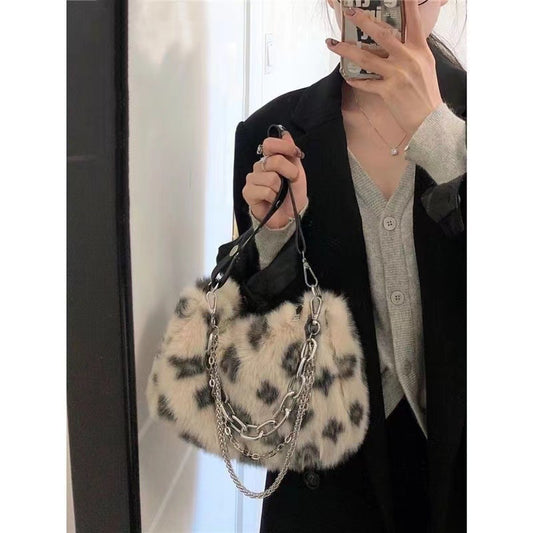 Ielgy Ladies Leopard Print Fur Bag Soft Plush Baguette Bag Fashionable All-Match Shoulder Messenger Bag