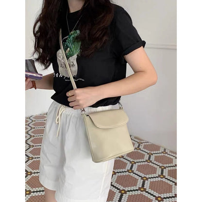 Ielgy Ladies All-Match Red One-Shoulder Messenger Bucket Bag