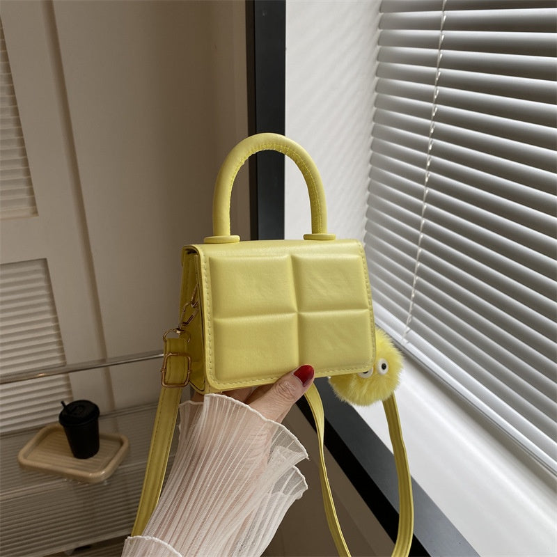 Ielgy Influencer Texture Bag Female Bag 2023 New Female Bag Summer Popular All-Match Messenger Bag Mini Portable Small Square Bag