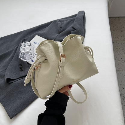 Ielgy Ladies Retro Fashion Pleated Cloud Bag Niche Texture Cross-body Bucket Bag