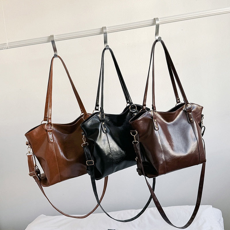 Ielgy Oil Leather Large-Capacity Messenger Bag All-Match Shoulder Commuter Fashion Tote Bag