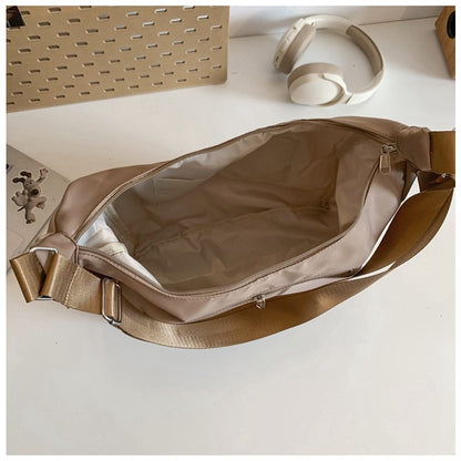 Ielgy Ladies Diagonal Shoulder Bag Nylon Large Capacity Dumpling Bag Moon Bag