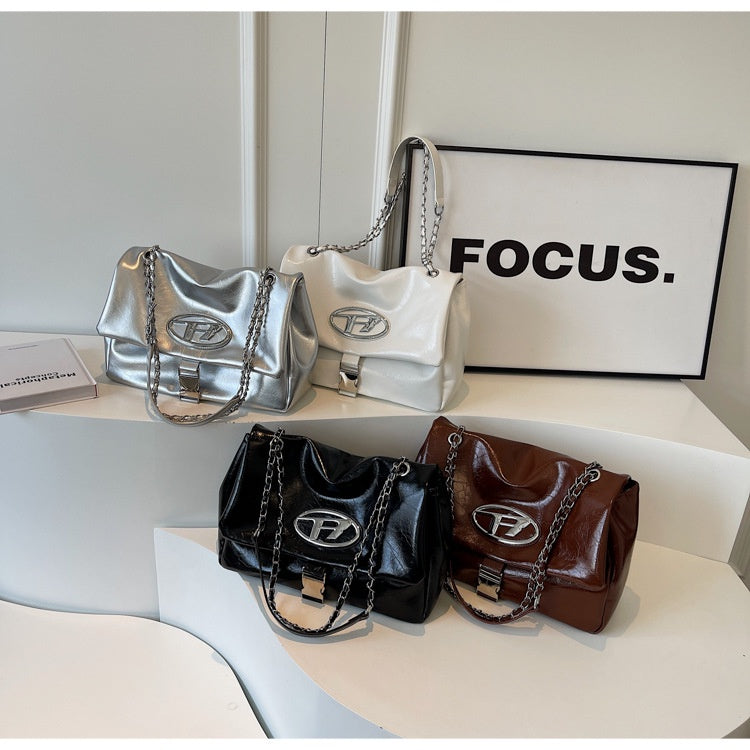 Ielgy Ladies Large-Capacity One-Shoulder Messenger Tote Bag Temperament Jingle Bag Chain St