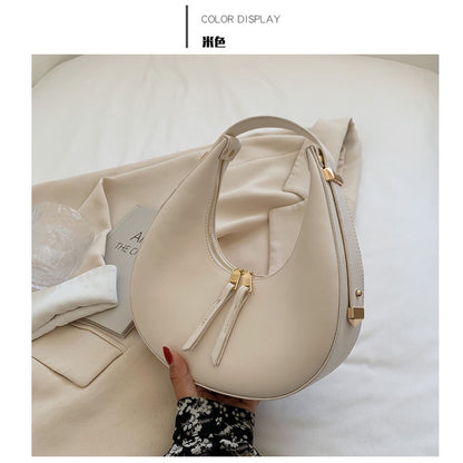 Ielgy Ladies Retro Handbag Chain Shoulder Baguette Underarm Bag