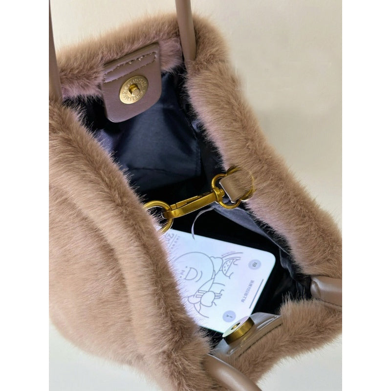 Ielgy Ladies Furry Messenger Bag Portable Bucket Bag