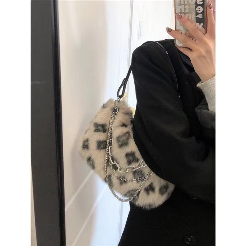Ielgy Ladies Leopard Print Fur Bag Soft Plush Baguette Bag Fashionable All-Match Shoulder Messenger Bag