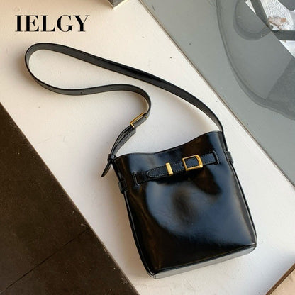 Ielgy Niche Design Oil Wax Leather Small Bucket Bag Ladies Black Retro One-Shoulder Messenger Casual Bag