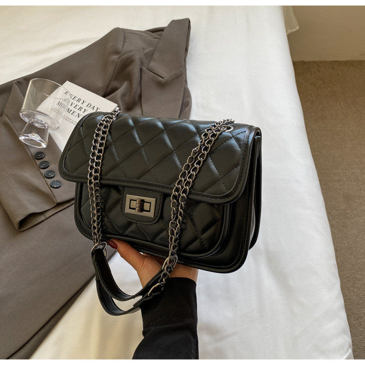 Ielgy Ladies Fashion Summer Messenger Stray Bag High-End Diamond Chain Shoulder Small Square Bag