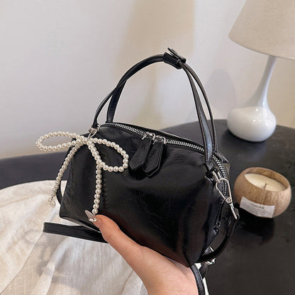 Ielgy Ladies Black All-Match Simple Messenger Bag Texture Chain Soft Leather Pillow Bag