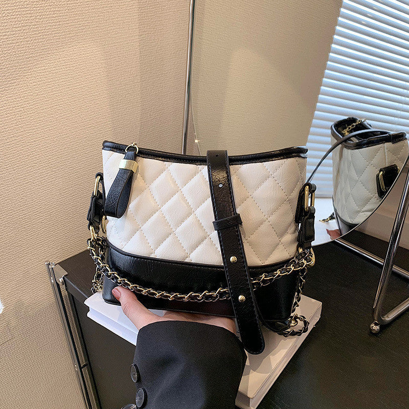 Ielgy Ladies Popular Silver Chain Bag Trendy High-End Texture Niche Diagonal Stray Bag