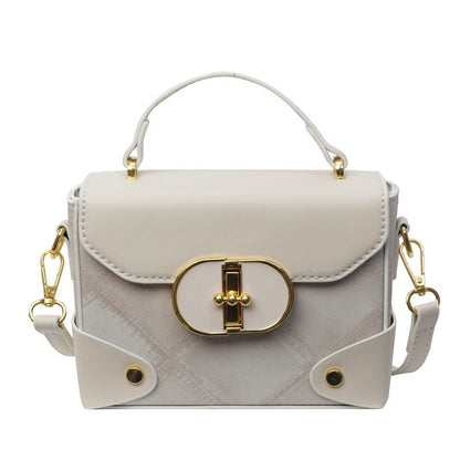 Ielgy Simple Fashion Handbag Diamond Chain Casual Crossbody Small Square Bag
