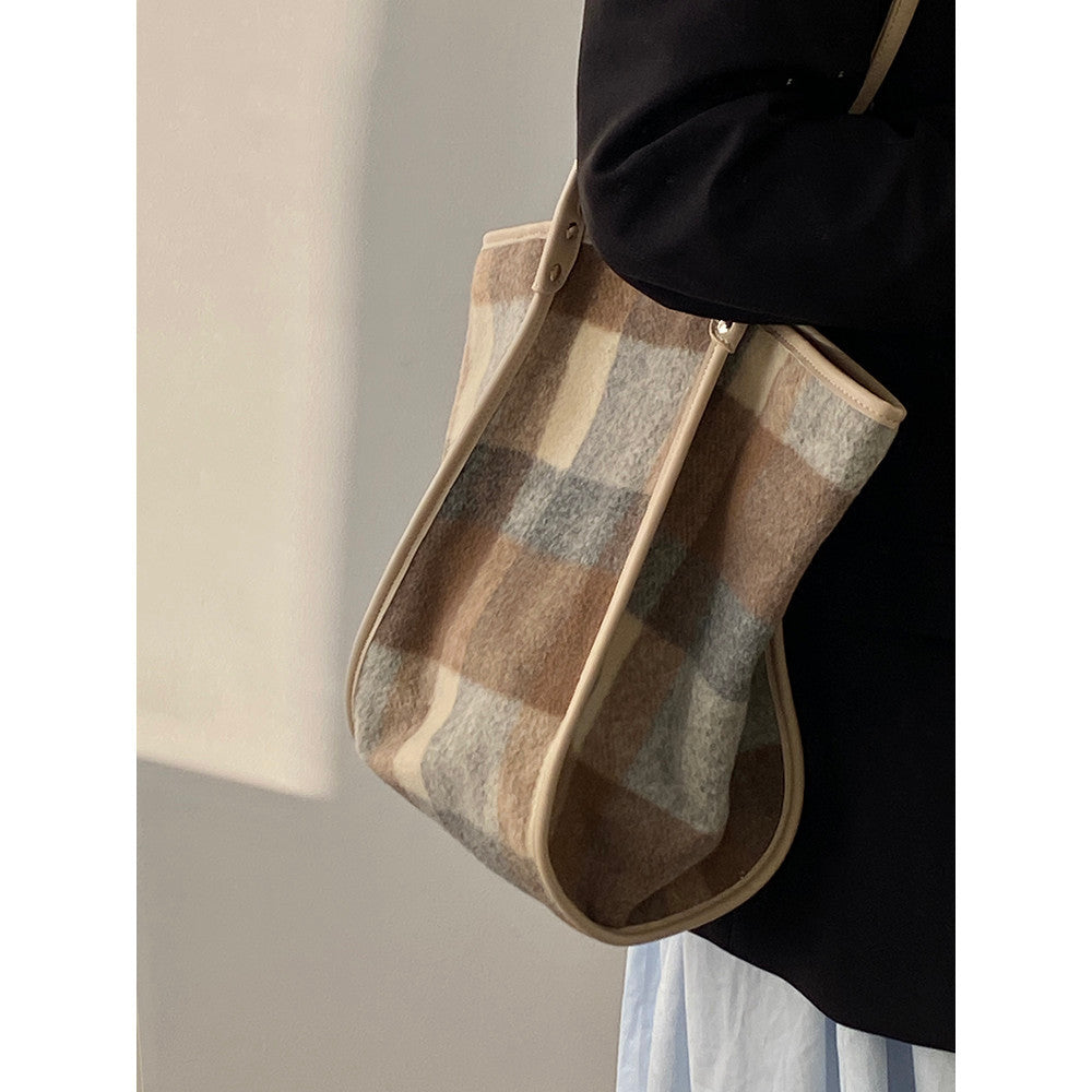 Ielgy Korean Woolen Large-Capacity Tote Bag Trendy Shoulder Handbag