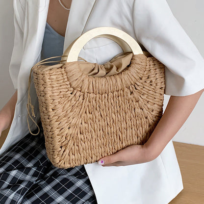 Ielgy Hand-Woven Bag Summer Beach Bag Fashion Retro Portable Straw Bag