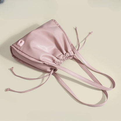 Ielgy Black Large Capacity Drawstring Tote Bag High-End Texture Niche Commuter Soft Leather Shoulder Bag