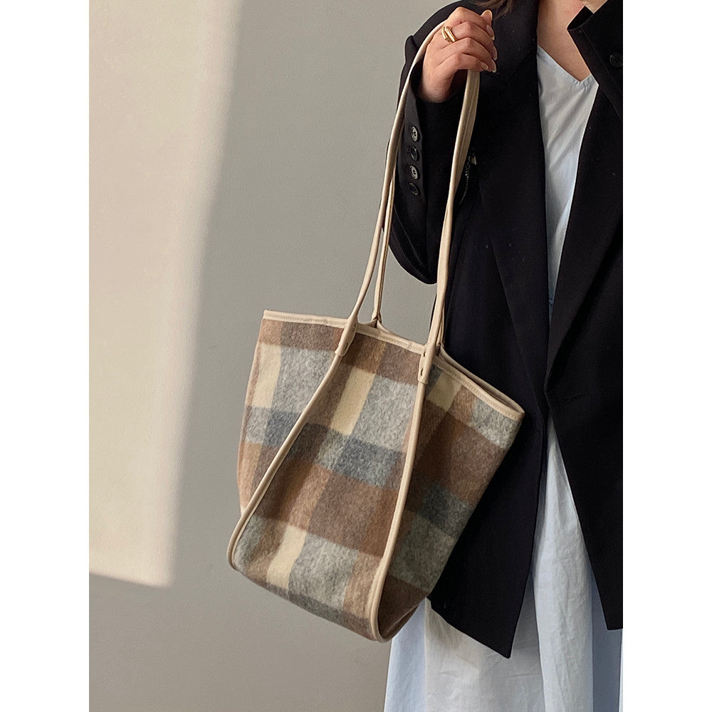 Ielgy Korean Woolen Large-Capacity Tote Bag Trendy Shoulder Handbag
