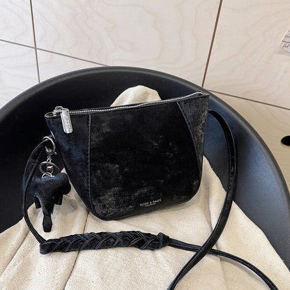 Ielgy Fashionable All-Match Messenger Bag Fashionable Shoulder Underarm Bucket Bag