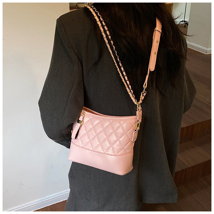 Ielgy Ladies Popular Silver Chain Bag Trendy High-End Texture Niche Diagonal Stray Bag