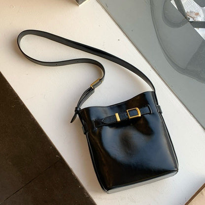Ielgy Niche Design Oil Wax Leather Small Bucket Bag Ladies Black Retro One-Shoulder Messenger Casual Bag