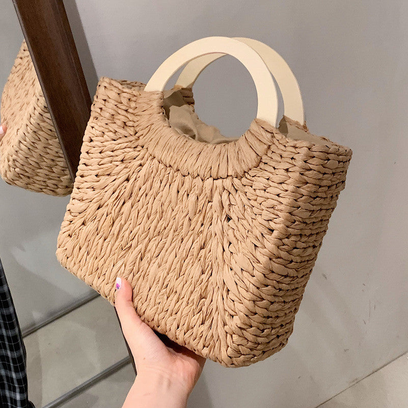 Ielgy Hand-Woven Bag Summer Beach Bag Fashion Retro Portable Straw Bag