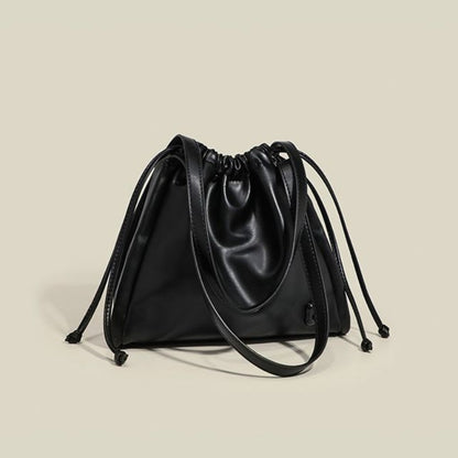 Ielgy Black Large Capacity Drawstring Tote Bag High-End Texture Niche Commuter Soft Leather Shoulder Bag