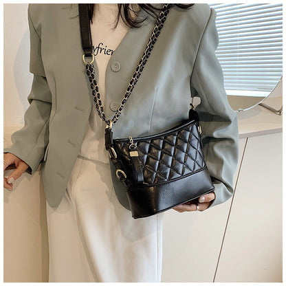 Ielgy Ladies Popular Silver Chain Bag Trendy High-End Texture Niche Diagonal Stray Bag