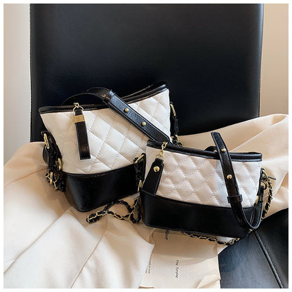 Ielgy Ladies Popular Silver Chain Bag Trendy High-End Texture Niche Diagonal Stray Bag