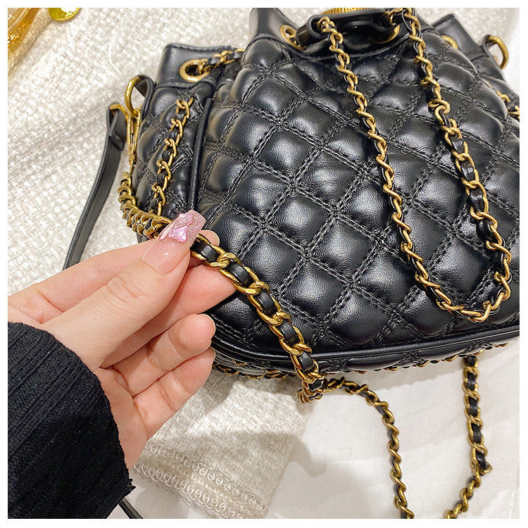 Ielgy Large Capacity Fashionable Diamond Chain Bag Shoulder Bucket Bag