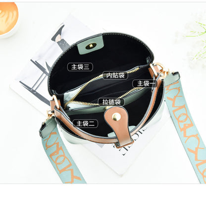 Ielgy Female Broadband Messenger Bag Korean Version Fashion Large Capacity Bucket Bag