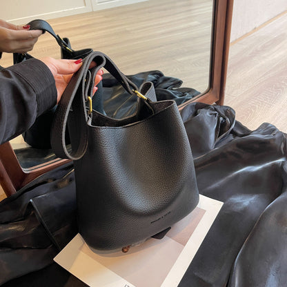 Ielgy Western Style Bucket Bag All-Match Texture One Shoulder Commuter Casual Korean Version