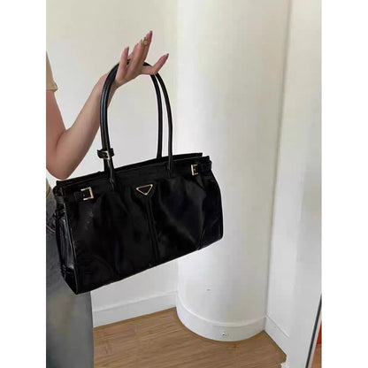 Ielgy High-End Oil Wax Leather Motorcycle Handbag Large Capacity Tote Bag Commuter Fashion All-Match Shoulder Messen
