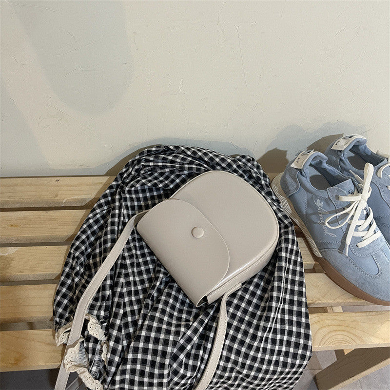 Ielgy Ladies Candy Bag Retro Fashionable Red Crossbody Saddle Bag