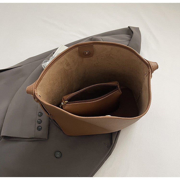 Ielgy Retro Large-Capacity Bucket Bag All-Match Simple Shoulder Tote Bag