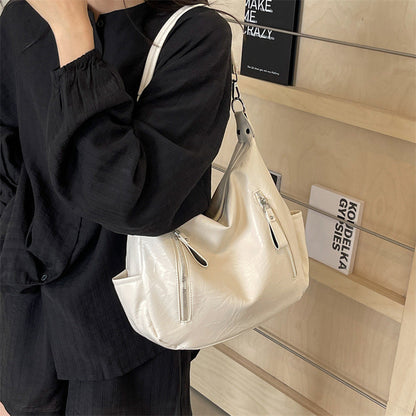 Ielgy Fashion Hot Girl Style Motorcycle Bag Retro Large-Capacity Shoulder Bag Commuter Tote Bag