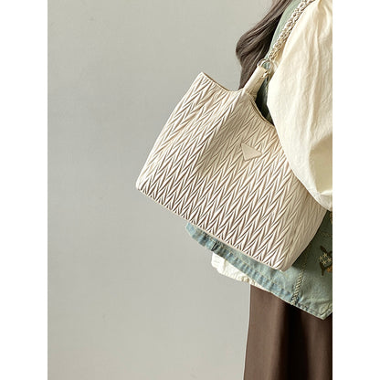 Ielgy Female Bag Pleated Tote Bag Commuter All-Match One-Shoulder Portable Chain Big Bag