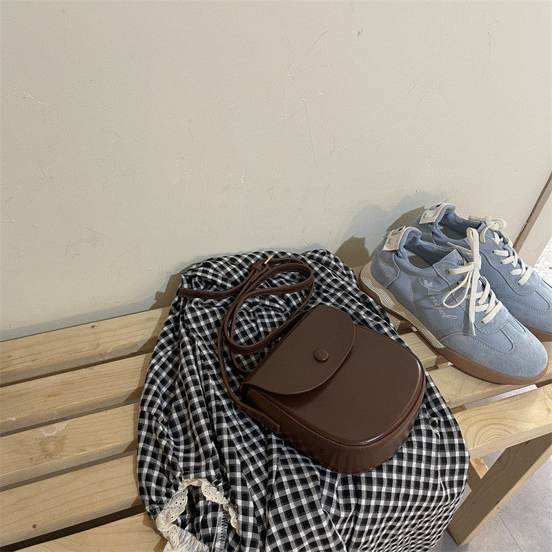 Ielgy Ladies Candy Bag Retro Fashionable Red Crossbody Saddle Bag