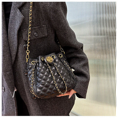 Ielgy Large Capacity Fashionable Diamond Chain Bag Shoulder Bucket Bag