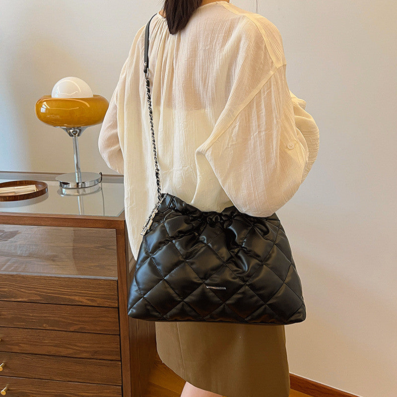 Ielgy Ladies Large-Capacity Shoulder Messenger Bag Texture Portable Diamond Bucket Bag