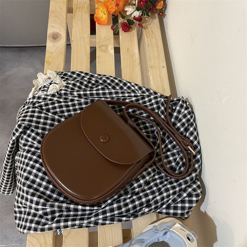 Ielgy Ladies Candy Bag Retro Fashionable Red Crossbody Saddle Bag