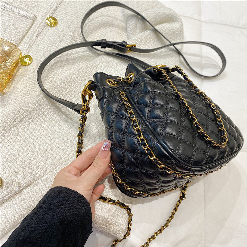 Ielgy Large Capacity Fashionable Diamond Chain Bag Shoulder Bucket Bag
