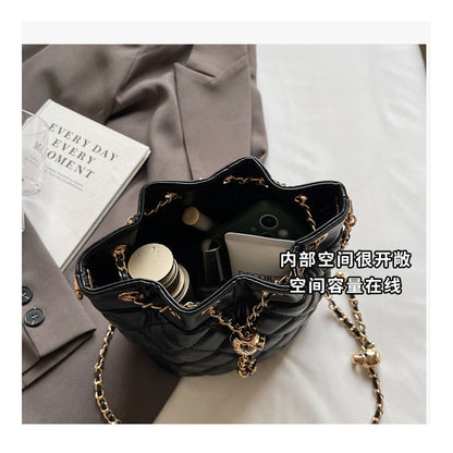 Ielgy Diamond Chain Crossbody Drawstring Bucket Bag Round Barrel Shoulder Bag