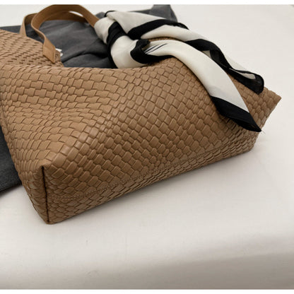 Ielgy Korean Version Work Commuter Large Capacity Bag Autumn Winter Retro Fashion Tote Bag