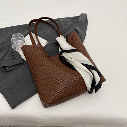 Ielgy Korean Version Work Commuter Large Capacity Bag Autumn Winter Retro Fashion Tote Bag